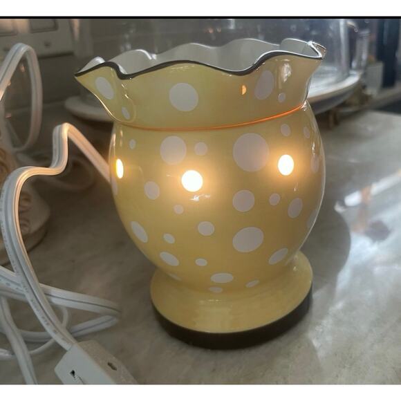 Scentsy Dotty candle warmer - Picture 4 of 10